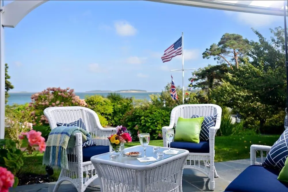A Little On Pleasant Bay Frühstückspension 4*