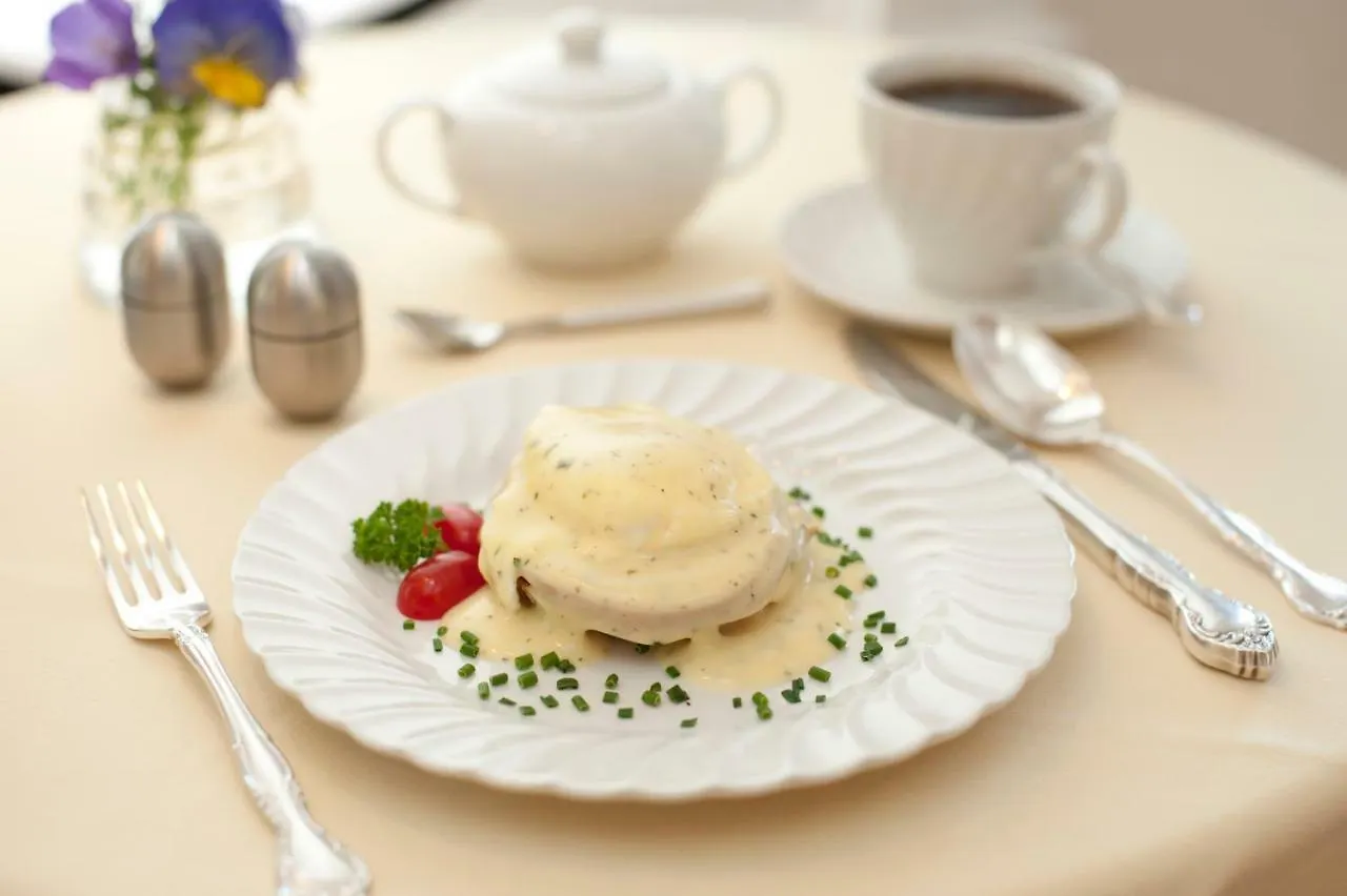 A Little On Pleasant Bay Bed & Breakfast 4*