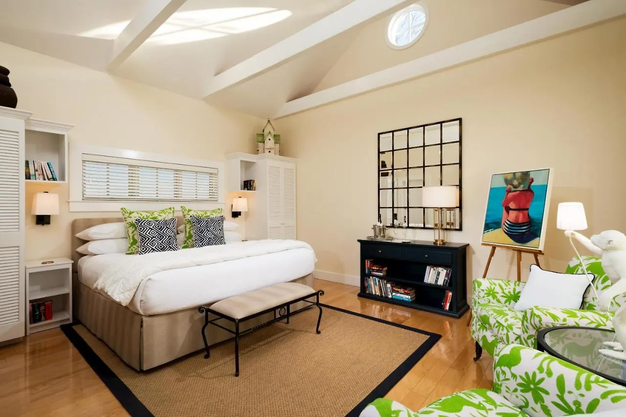 A Little On Pleasant Bay Bed & Breakfast South Orleans