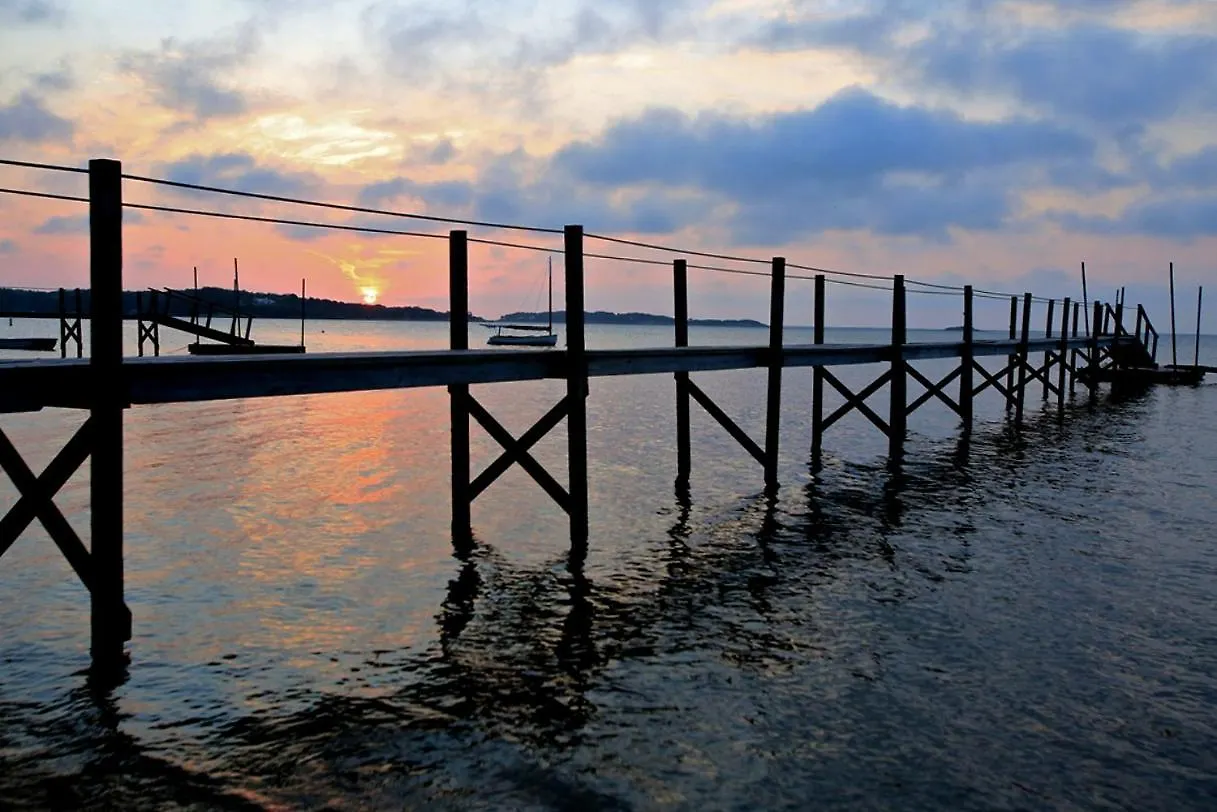 Bed & Breakfast A Little On Pleasant Bay 4*